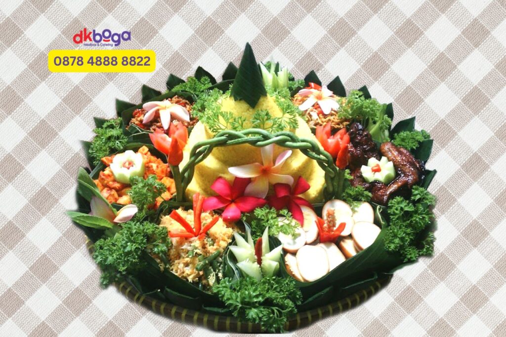 Tumpeng adalah warisan kuliner Nusantara yang penuh makna, dan kini hadir dengan sentuhan khas Bali dari DK Boga Catering