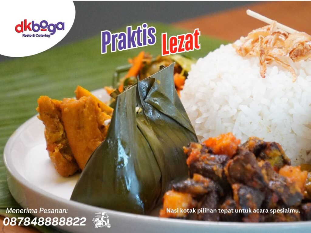 "Nasi kotak lezat dari DK Boga Resto & Catering dengan sajian nasi putih, lauk tradisional berbumbu khas, dan sayuran segar, dikemas dengan praktis dan higienis, cocok untuk berbagai acara.